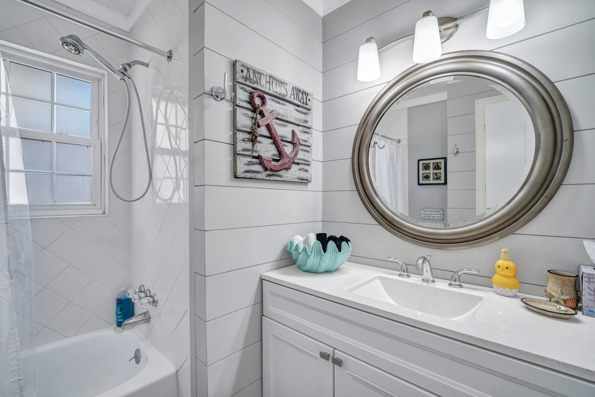 Pierside Retreat, bathroom
