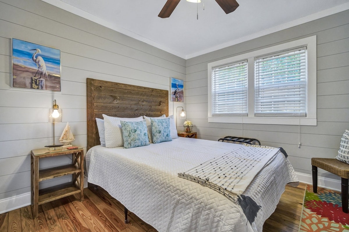 Pierside Retreat, bedroom