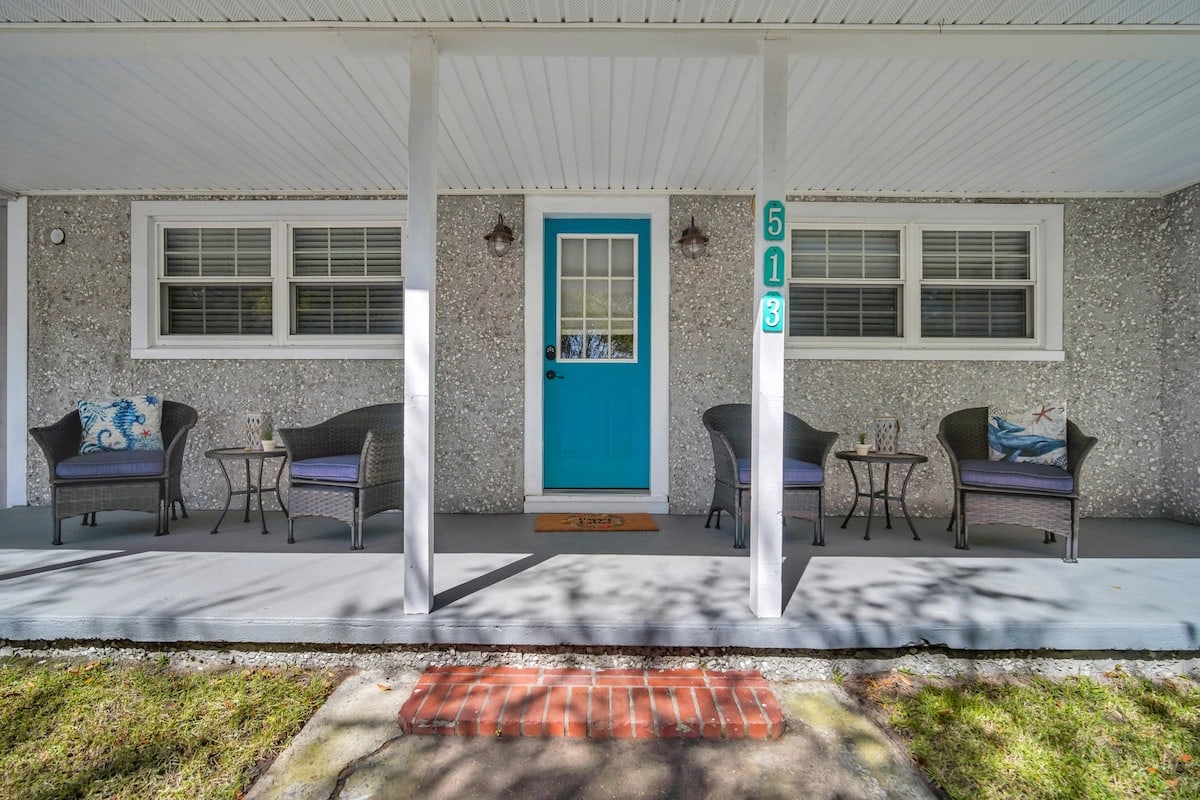 Pierside Retreat, exterior