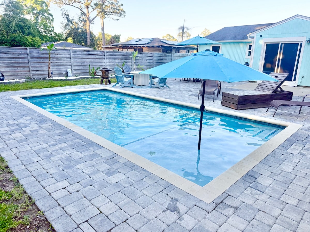 Seafoam Escape, pool