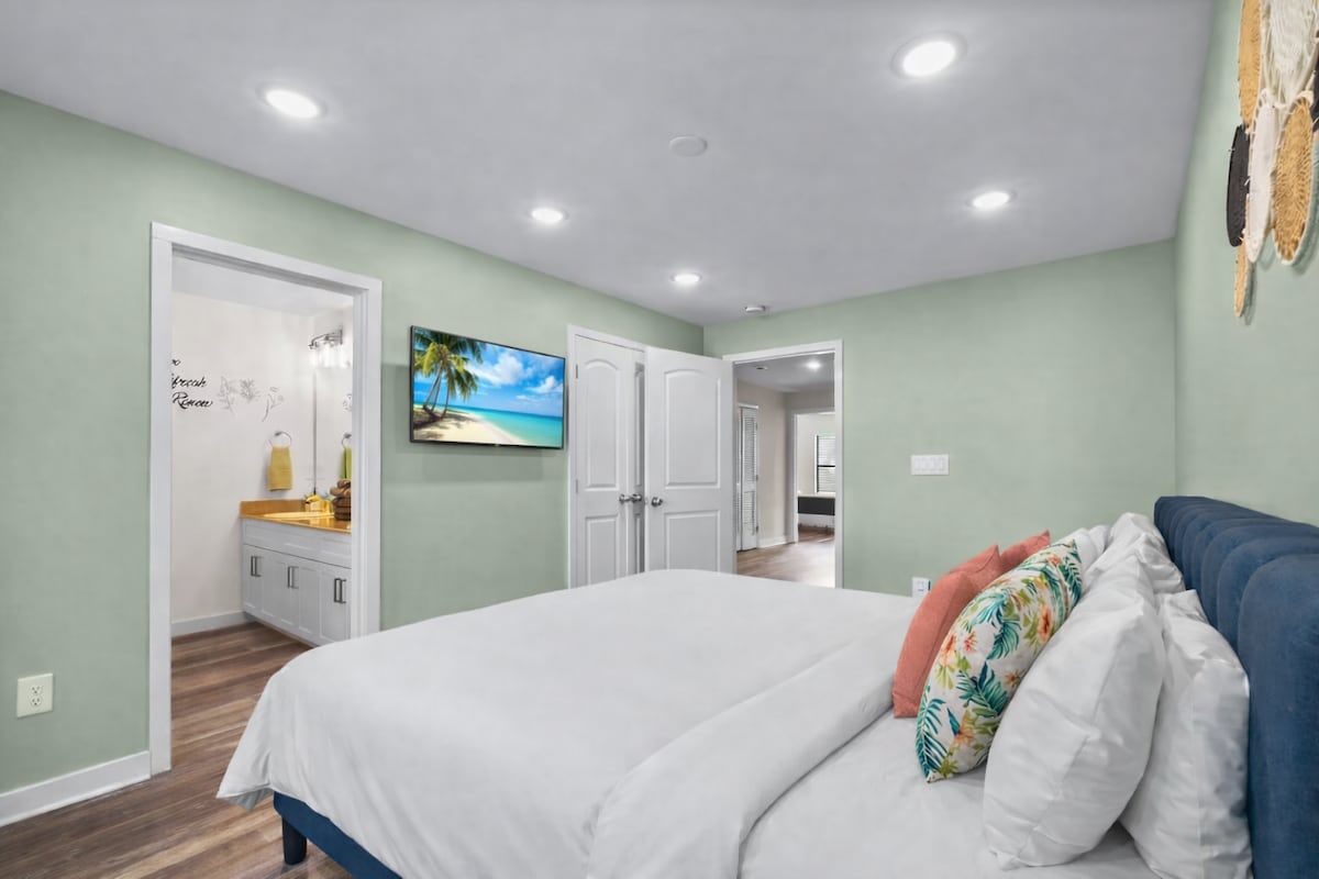 The Charlotte Townhouse, bedroom