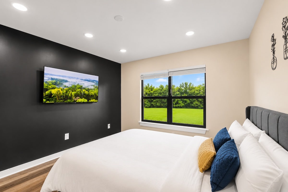 The Charlotte Townhouse, bedroom