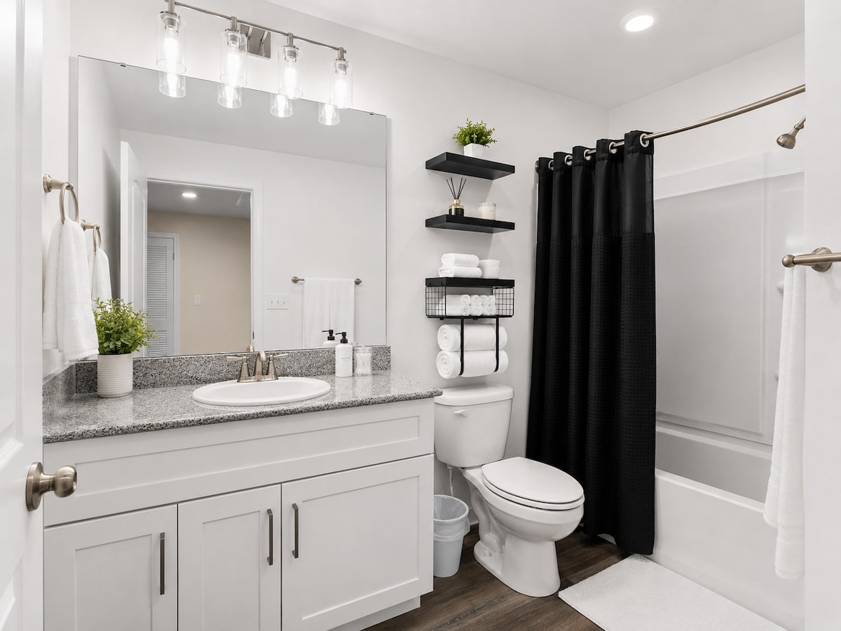 The Charlotte Townhouse, hot tub