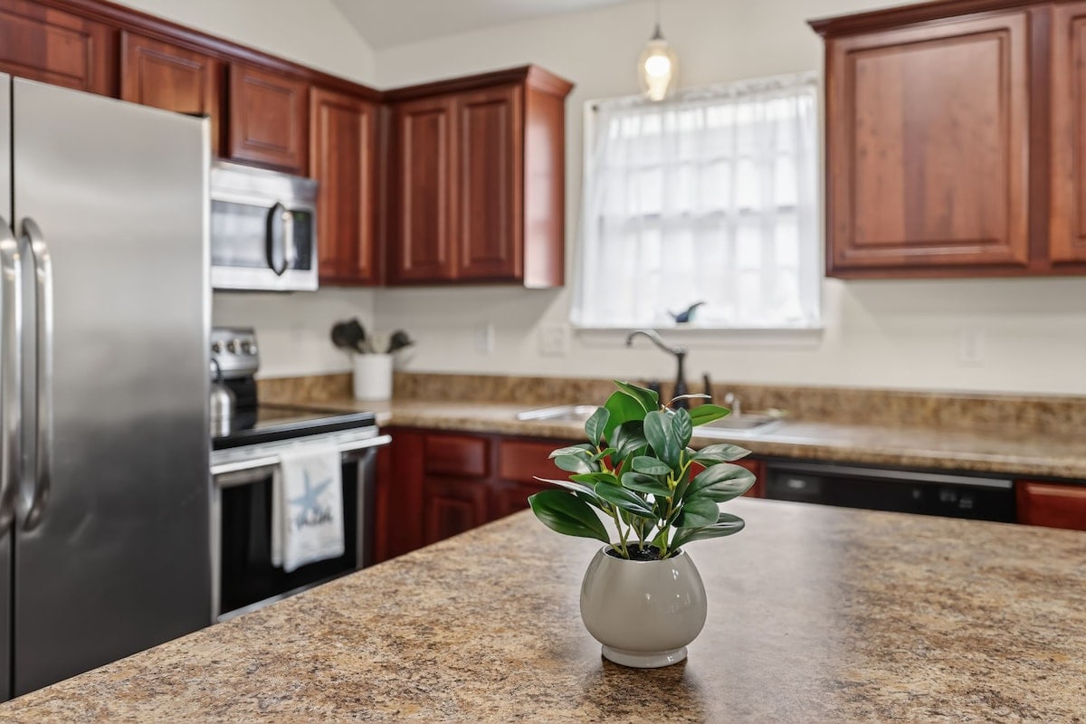 Sunshine & Safari Escape, kitchen