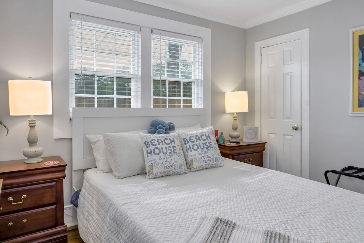 Flip Flop Paradise, bedroom
