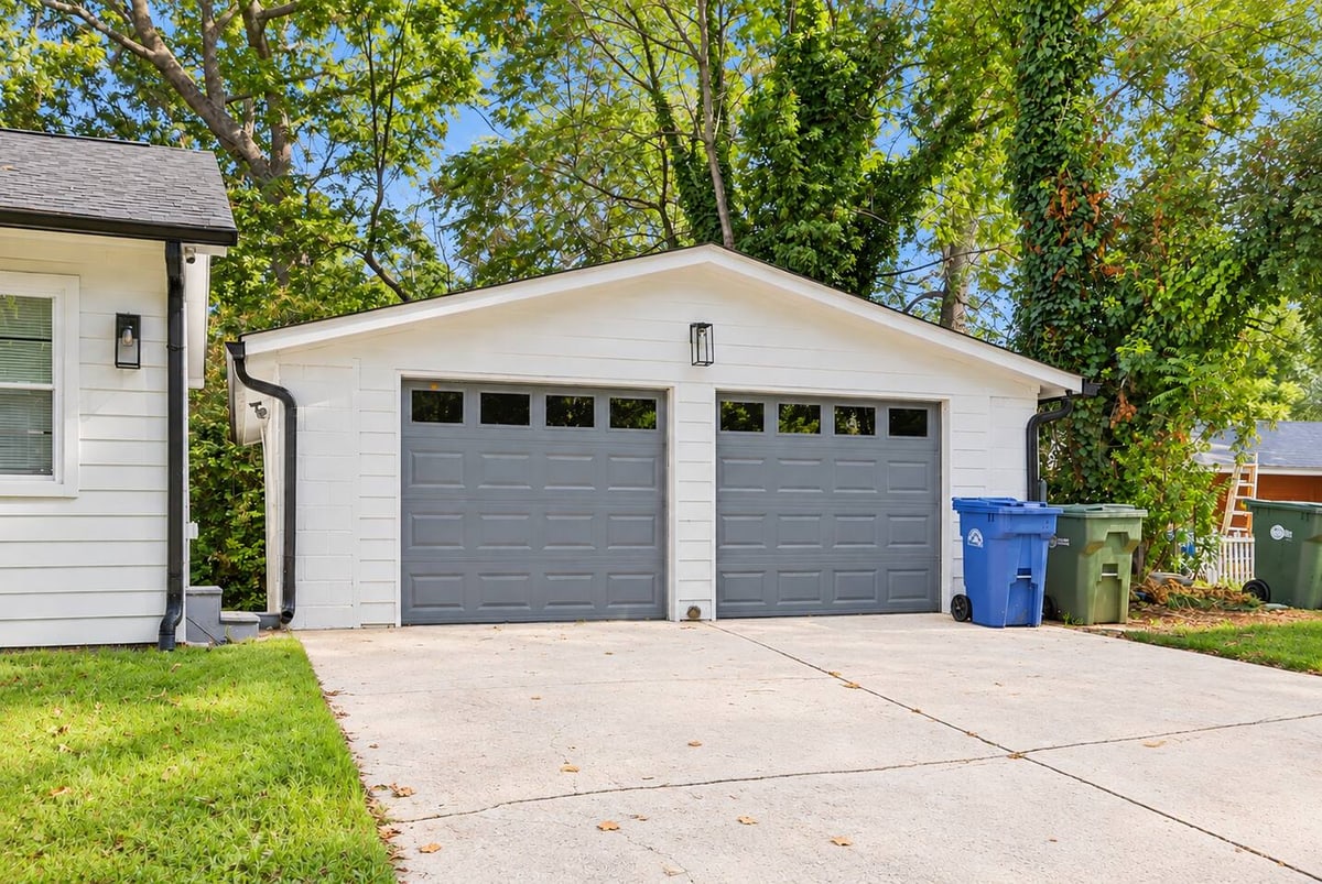 Atlanta Ranch Retreat, garage