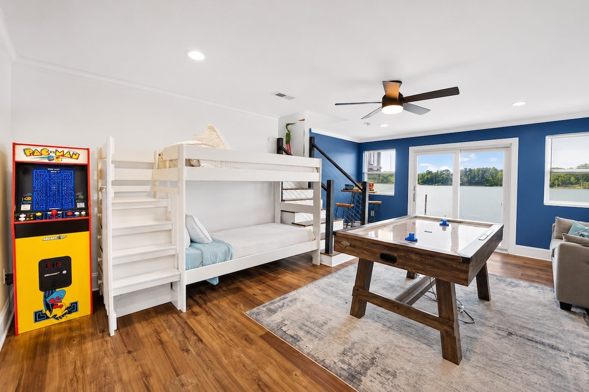 Lake Wylie Waterfront, bedroom
