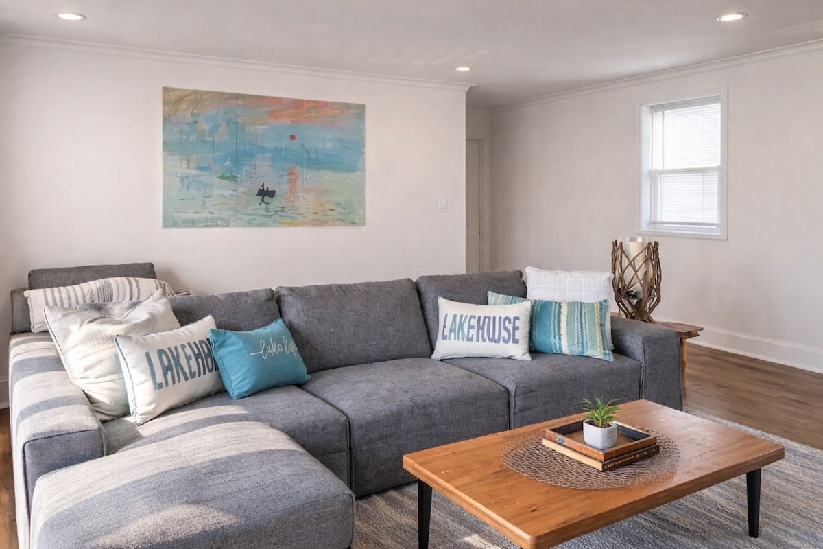 Lake Wylie Waterfront, living room