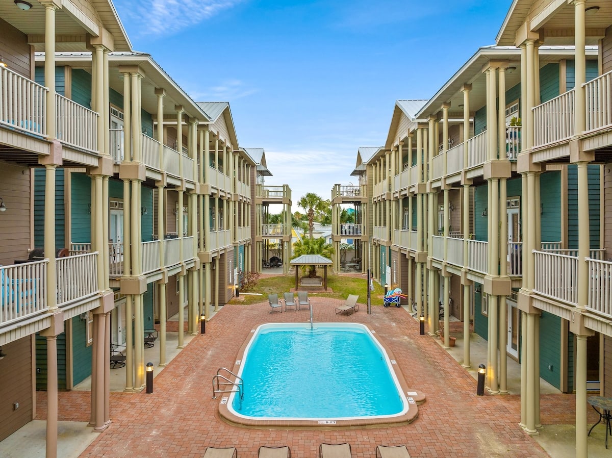 Sandy Toes Retreat, pool