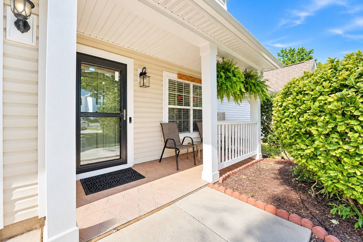 Charlotte Family Retreat, entry