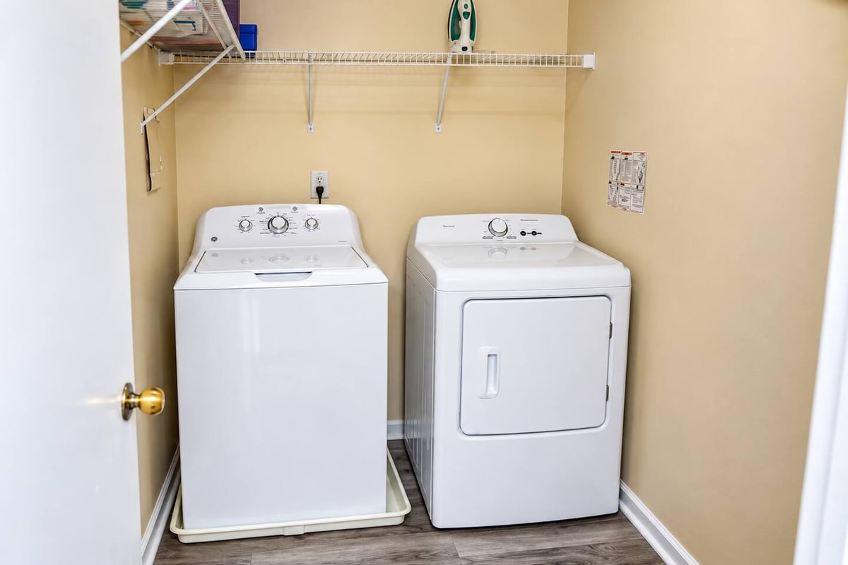 Charlotte Family Retreat, laundry
