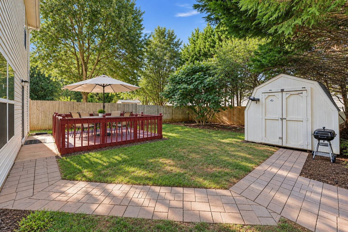 Charlotte Family Retreat, outdoor space